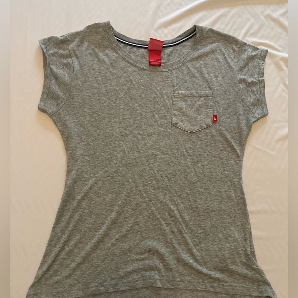 EUC- Womenβs Gray Nike T shirt